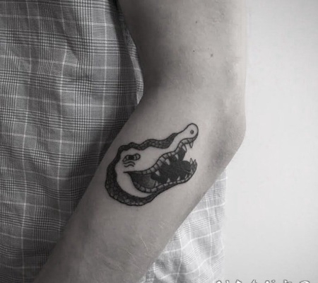 鳄鱼纹身图案 凶猛残忍的鳄鱼纹身图案