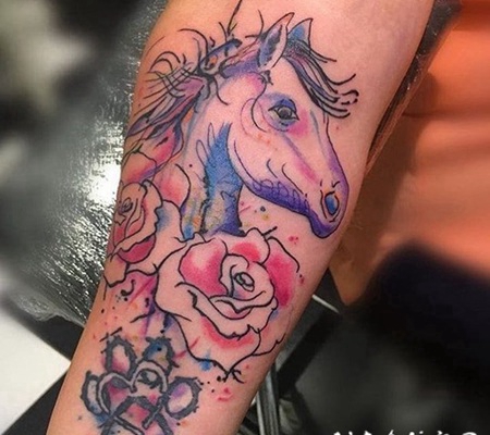 马纹身图案 形态各异的彩绘纹身动物马纹身图案