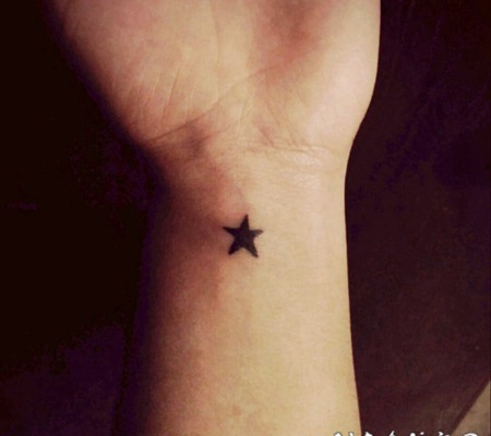 手腕纹身图案 简单且时尚的手腕小纹身图案