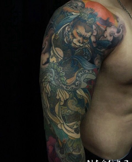 桀骜不驯，手臂斗战胜佛个性彩绘纹身‘