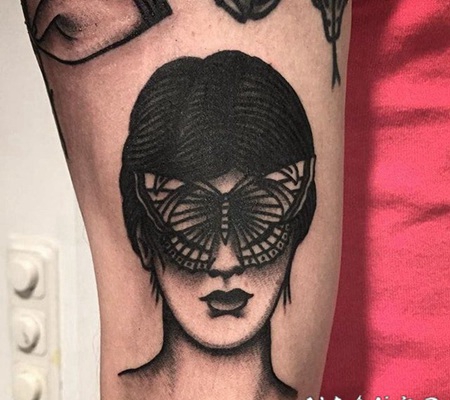 蝴蝶纹身图片 景色里翩翩起舞的蝴蝶纹身图案