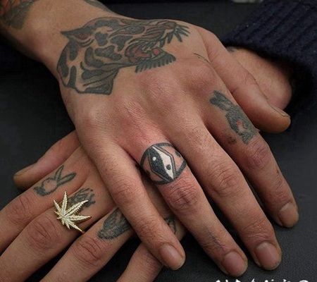 手指戒指纹身 细细缠绕在指尖的手指戒指纹身图案