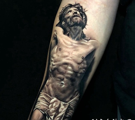 纹身耶稣图案 黑暗系纹身十字架的耶稣纹身图案