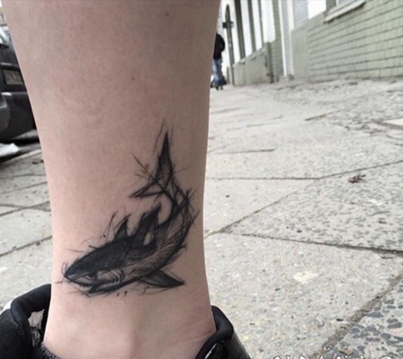 纹身鲨鱼图案 可爱卡通的鲨鱼纹身图案欣赏