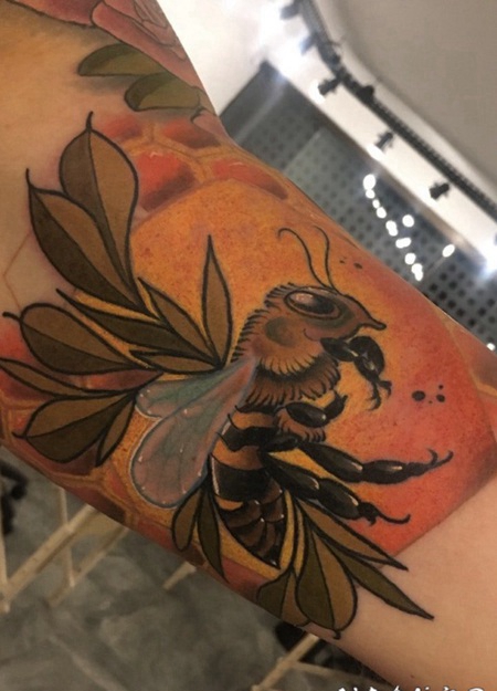 小蜜蜂纹身图案 各风格的动物小蜜蜂纹身图案