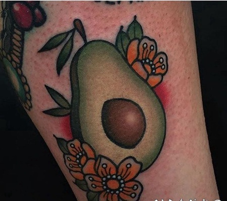食物纹身 点刺技艺与school风格结合的牛油果纹身图案