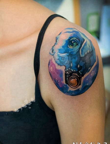 星空巨兽，手臂水彩大象星空纹身图案