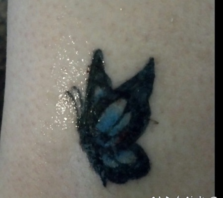 纹身蝴蝶女 翩翩起舞的蝴蝶纹身图案