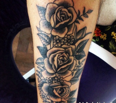 玫瑰纹身图 艳丽而又娇艳醉人的玫瑰花纹身图案