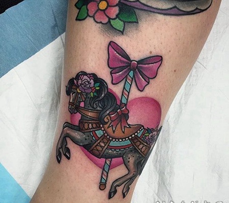 小马纹身图案 如梦如幻的旋转木马纹身图案