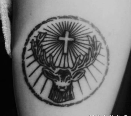 十字架纹身图 个性而又多元化的十字架纹身图案