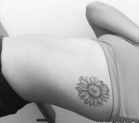向日葵纹身图片 意味着积极向荣的向日葵纹身图案