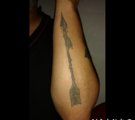 弓箭纹身图 设计巧妙而又简单的弓箭纹身图案