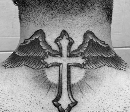 十字架纹身 色调单一的十字架纹身图片赏析