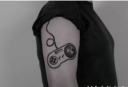 老式游戏机系列的纹身图片