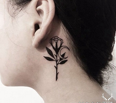 纹身耳朵 简约而又清新靓丽的耳朵部位纹身图案