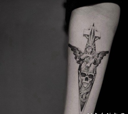 超细腻的点刺黑色小纹身作品