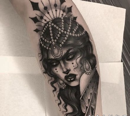 包大臂的暗黑女郎纹身图案