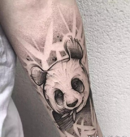 可爱的国宝熊猫的主题纹身作品