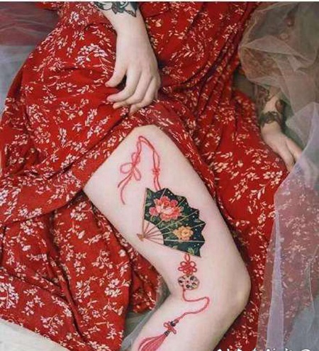 传统的扇子纹身作品图片