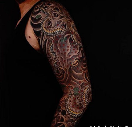 老传统风格的大面积纹身图片