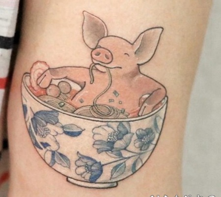 2猪年的小猪主题纹身图案欣赏