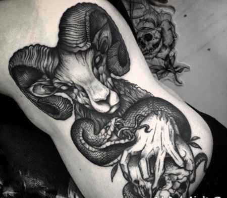 欧美风格的暗黑色点刺纹身作品