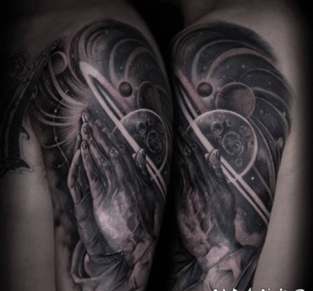 祈祷之手的手势纹身作品欣赏