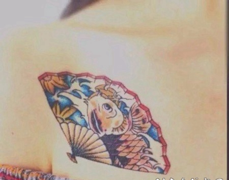 扇子主题的传统小扇子纹身图片