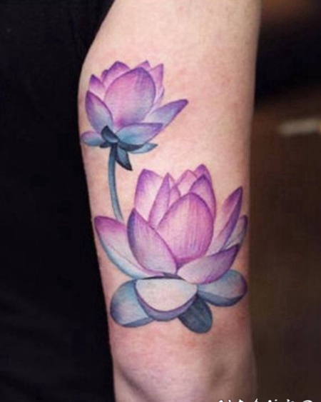 漂亮的艳丽花朵花卉纹身图片