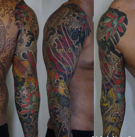 老传统风格的花臂纹身作品图