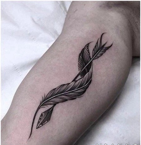 很小清新的飘逸羽毛纹身图片