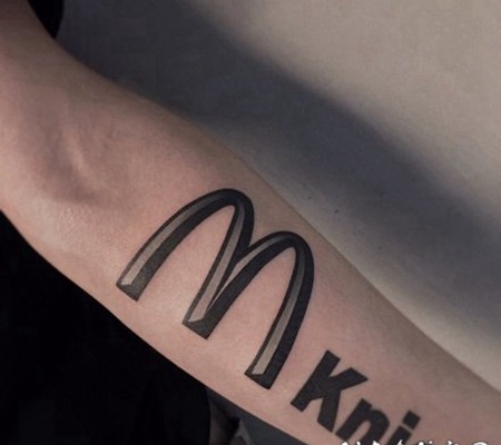 黑色的中国风水墨书法文字纹身