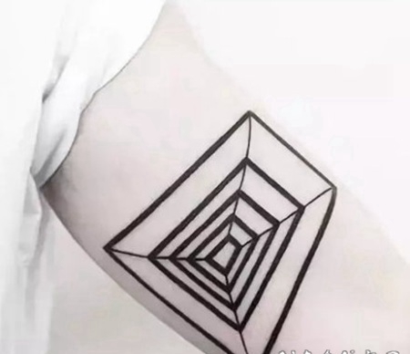 一波时尚简约几何线条纹身