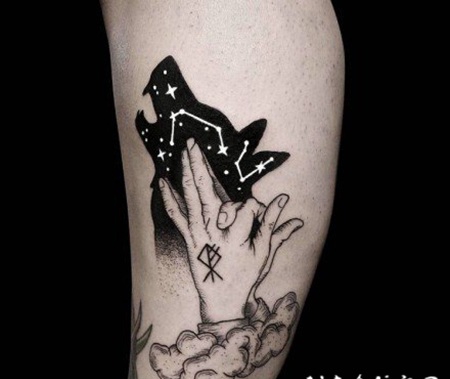 黑色星空元素的创意小纹身图片