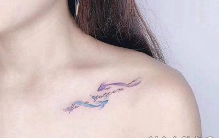 2女生锁骨肩部的小清新纹身图片
