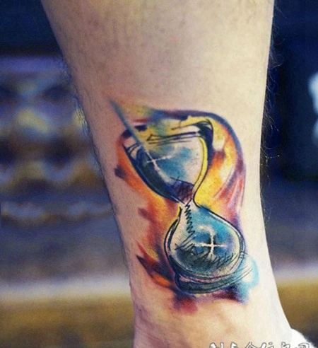 时之沙漏，脚踝水彩沙漏个性纹身
