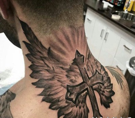 黑色的翅膀纹身作品图案