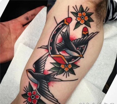 经典oldschool风格的小燕子纹身图案