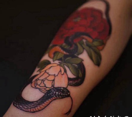 个性的蛇纹身图片欣赏