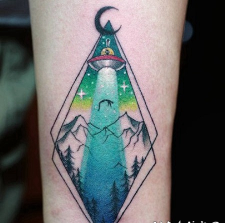 UFO飞碟主题的飞船纹身图案