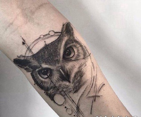 黑灰风格猫头鹰纹身图片