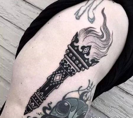 2暗黑与点刺的双料纹身作品图片