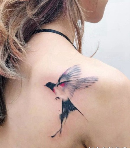 简约小清新的水墨纹身图片