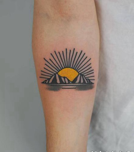 日出日落的简约太阳插画小纹身