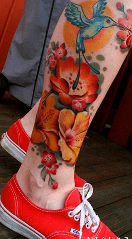 花不迷人人自迷，腿部花朵图案纹身