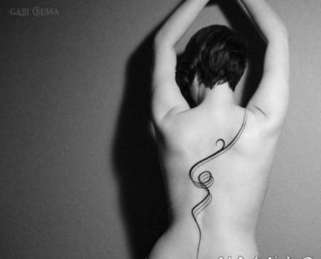 极简风格的1线条纹身图片