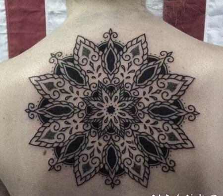 个性的点刺梵花纹身图案