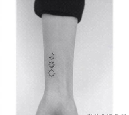 极简风格的不显眼小纹身图片
