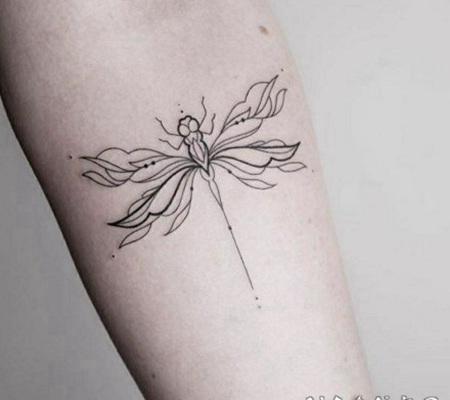 精致的小昆虫纹身图片